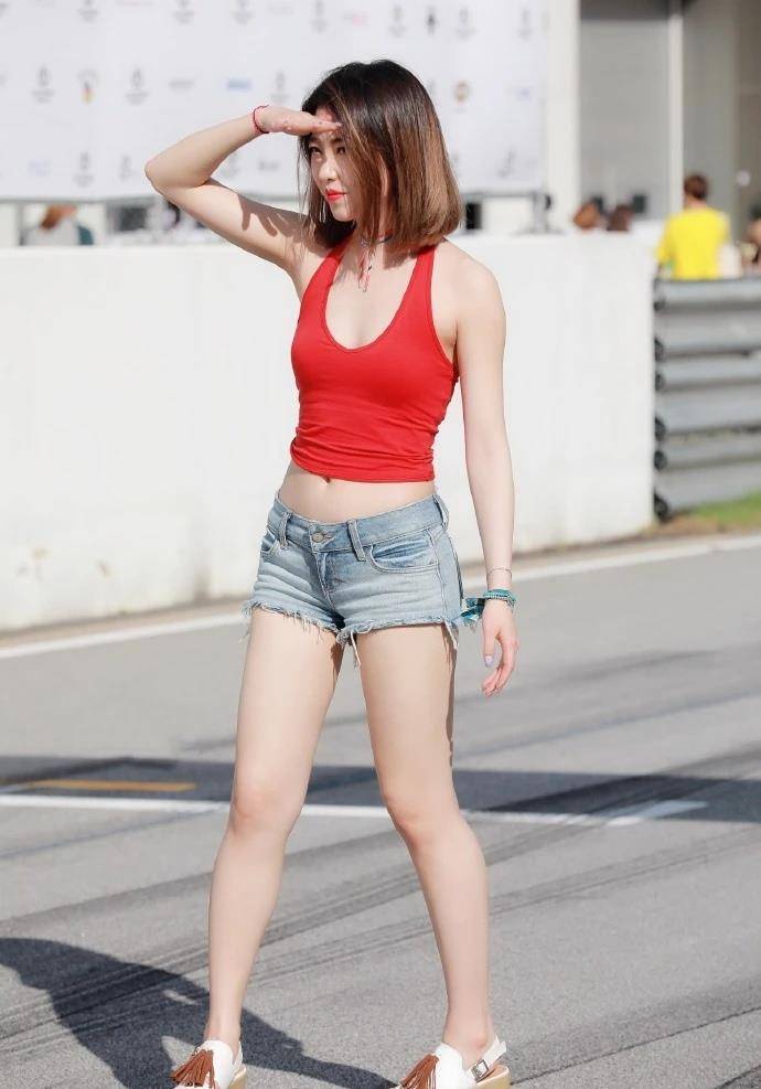 休闲运动舒适吊带背心 cd30c904b2d14d40836f727123860ffa.jpeg