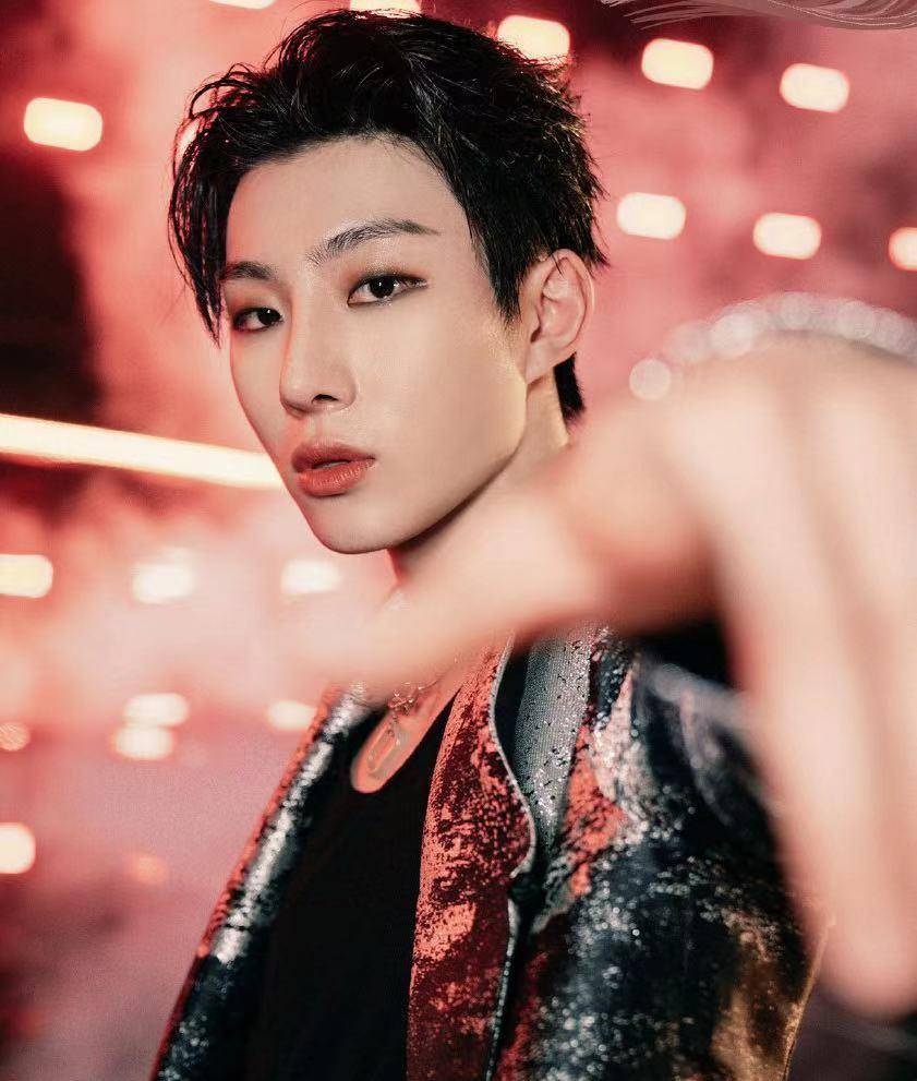 曝《创4》打架瓜:奥斯卡与荣耀发生冲突,成员将其"抬出"厕所