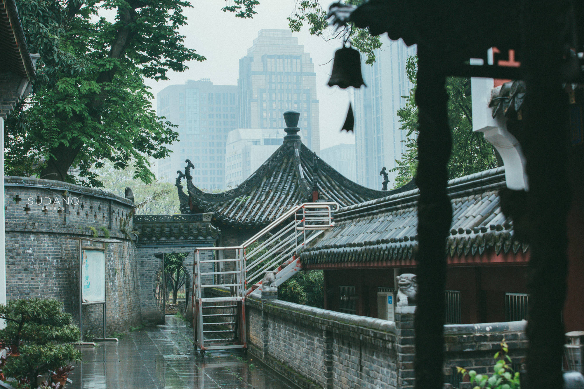 武汉这座道观建筑群在国内堪称“唯一”，藏有三绝，雨天极为幽静