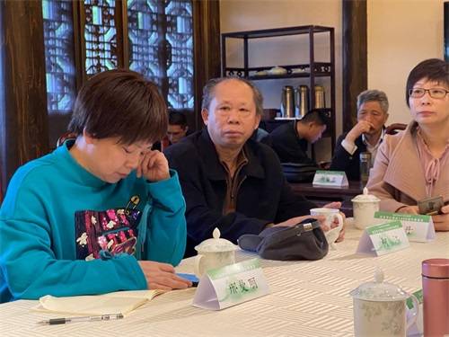 扬子江诗刊创刊主编,著名诗人,作家黄东成南京,是李白一生中两个之最