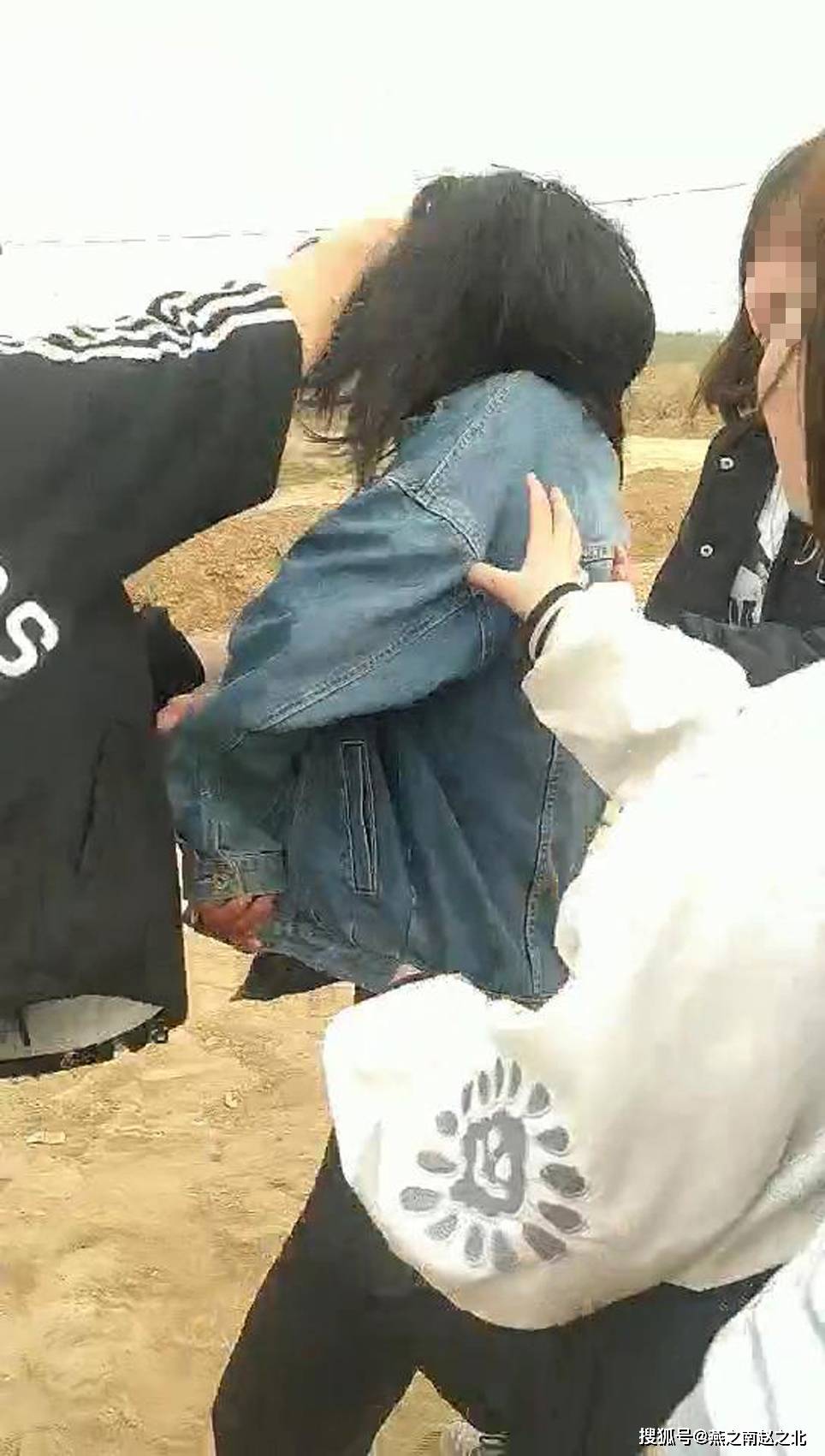 廊坊一女孩遭同龄人欺凌,家庭本已很不幸,当地警方介入调查_女儿