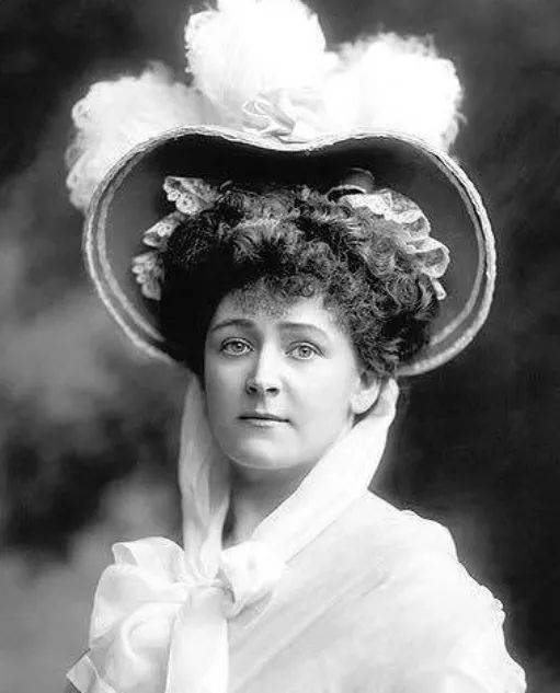 伯爵夫人他是维多利亚女王的儿子,这老哥年轻的时候放浪形骸,换了牛津