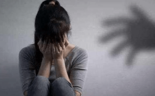 原创以找对象为名，校霸逼迫9名女学生“就范”，涉事者已被捕