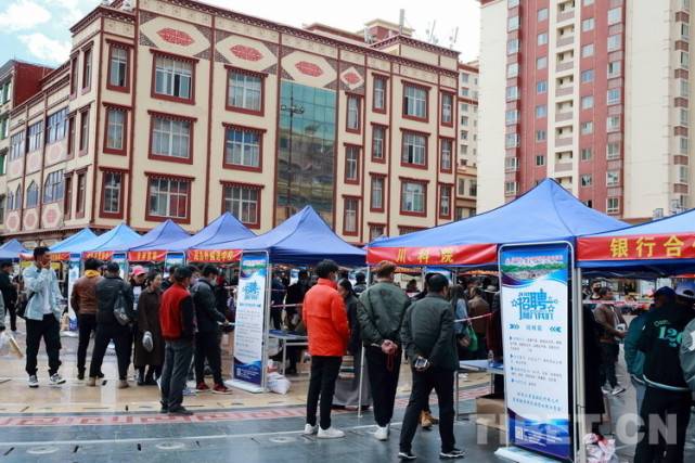 图为招聘会现场
