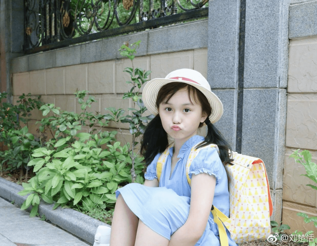 两岁成明星，TFBOYS得仰视，全球最年轻美女刘楚恬16张私服照