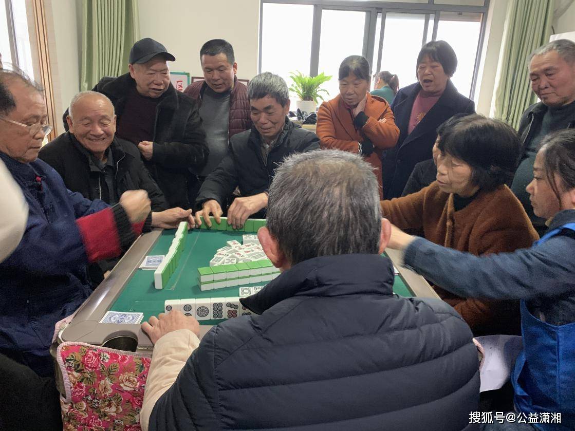 塘湾居家养老举行"雀王争霸"老年人健康麻将活动