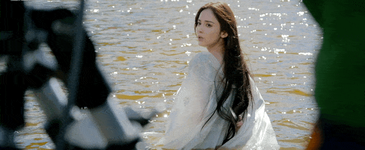 古力娜扎上演最美貂蝉一身浅薄淡妆入水回头的那一瞬间沦陷了