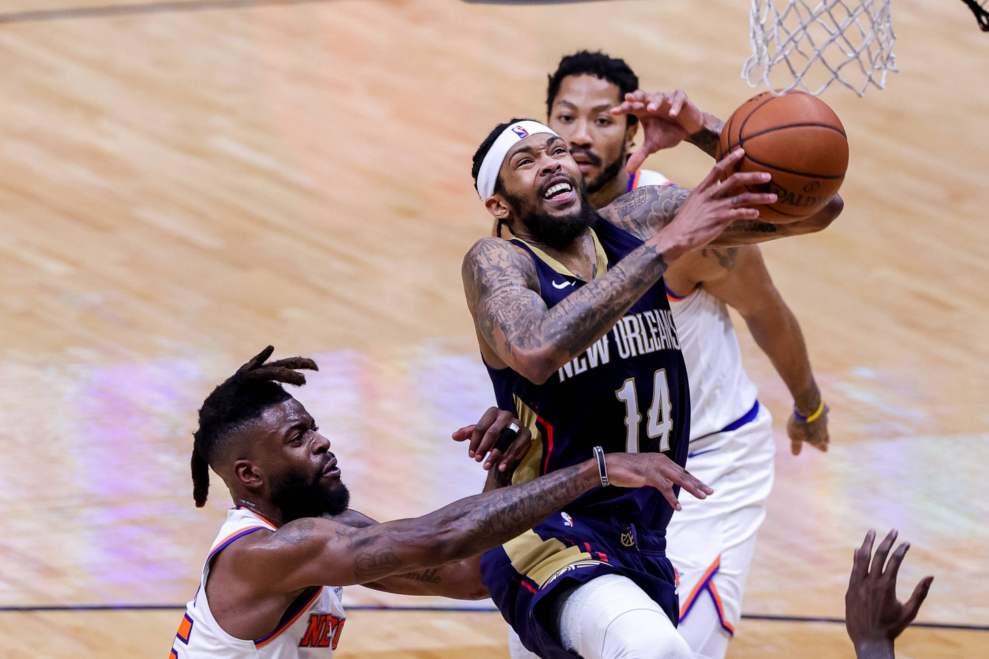 就命中三分,马绍尔三分还击,兰德尔三分再中,布莱德索突破上篮得手