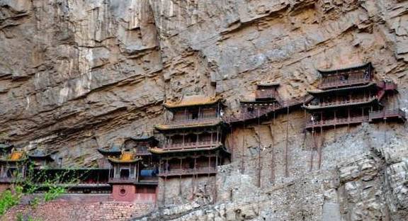 中国最“危险”的3大寺庙，建在悬崖边上，一不小心就掉入“深渊”