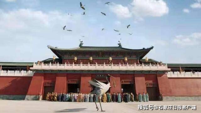 率领不雅众领略了繁荣灿烂的汴京风华