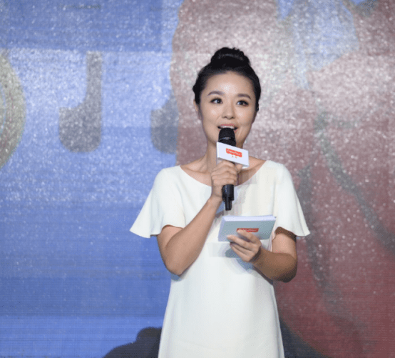 曾是儿童频道主持人，凭借”曾小贤上司“走红，却是富豪​​娇妻