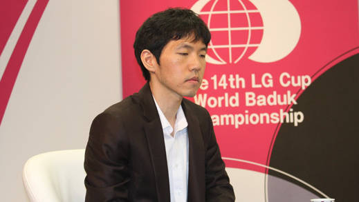 在19岁时凭借自创的战术对战本因坊秀哉,一时之间轰动棋坛.