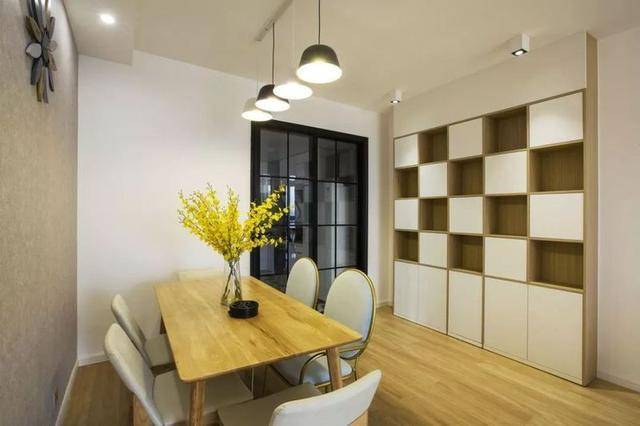 原木风搭配黑色餐边柜 25c034f62de44d51a45d18e0ce8396e3.jpeg