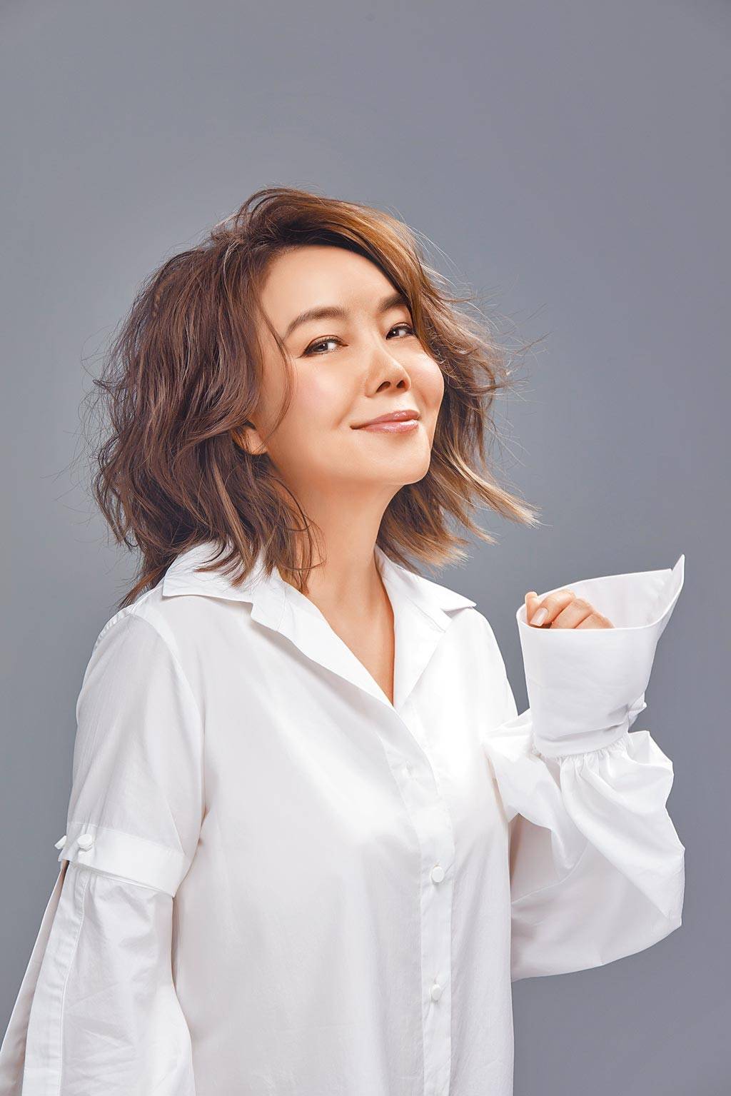 更是时隔两年半再次推出了新单曲《遥寄》,在录制这首歌曲时,辛晓琪