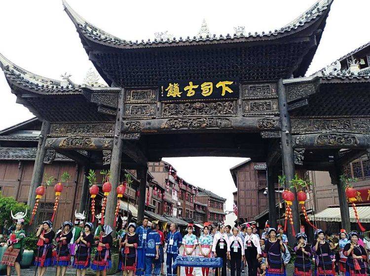 贵州一古镇成“春节顶流”，接待游客超7万人次，被称“小上海”