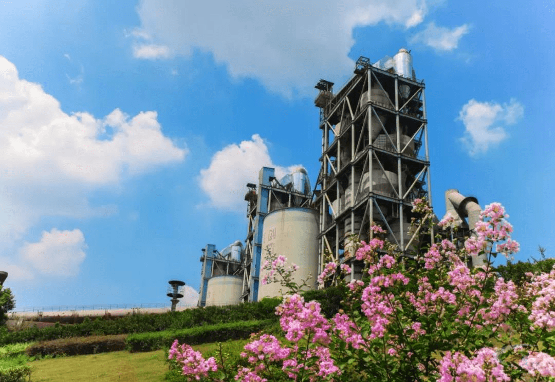 千寻而上百砺成峰上峰水泥一主两翼谱写高质量发展新篇章