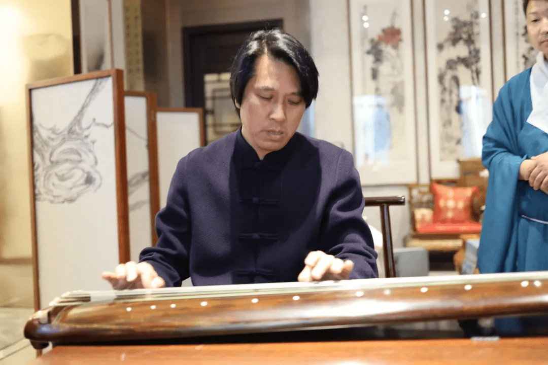 欢迎古琴艺术家万翔先生一行来馆交流.