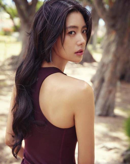 亚洲第一美女克拉拉入学中传,小鸟腿太吸睛,不亏是第一美女