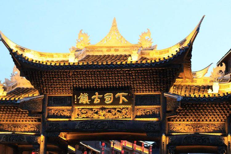 贵州一古镇成“春节顶流”，接待游客超7万人次，被称“小上海”