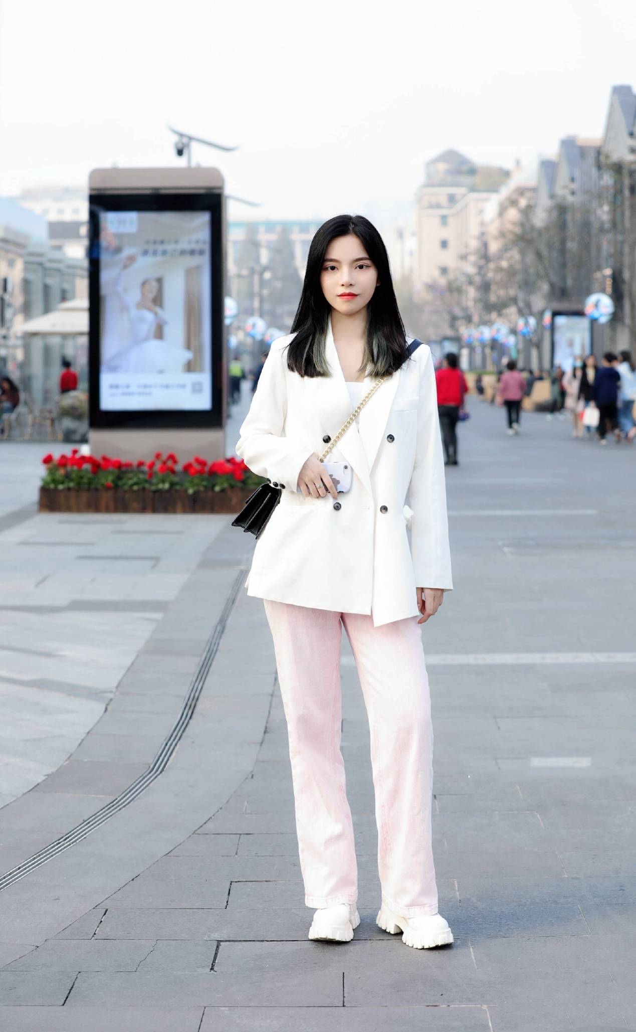 杭州女生太会穿初冬街拍帅气又简单照着穿秒变时髦小姐姐