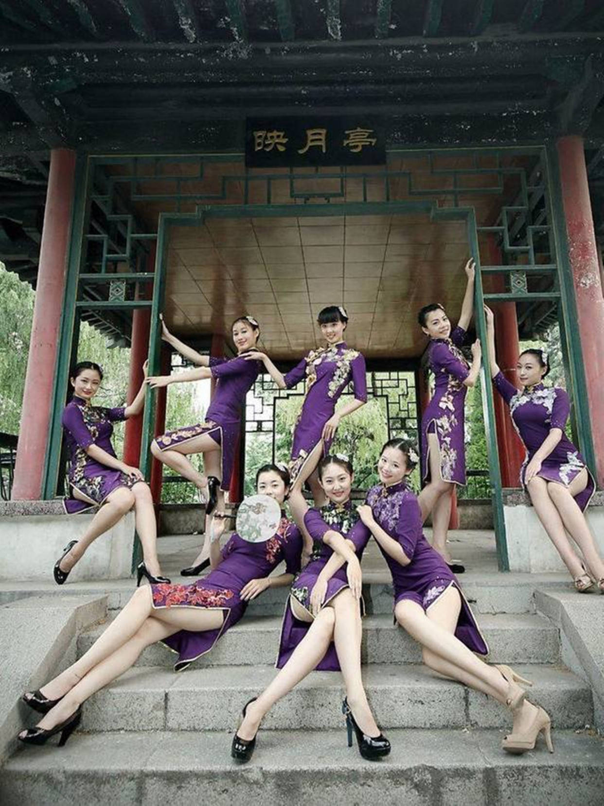 原创高校学子争晒旗袍毕业照颜值堪比当红明星众人感叹爷青回