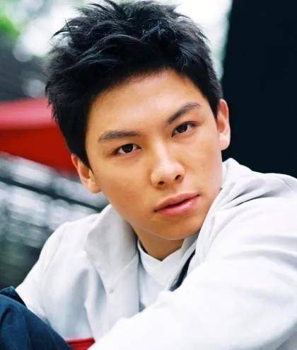 原创奥运冠军陈玘曾被下放到农村喂猪如今娶娇妻儿女双全