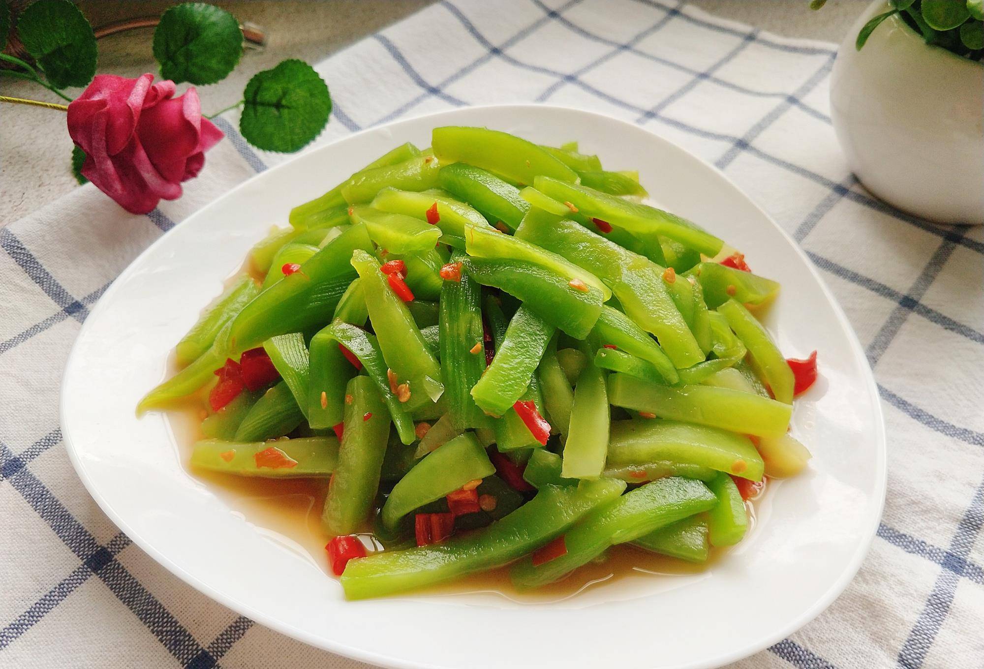 婆婆种的莴苣丰收了教我腌莴苣不放水和油脆爽开胃好下饭