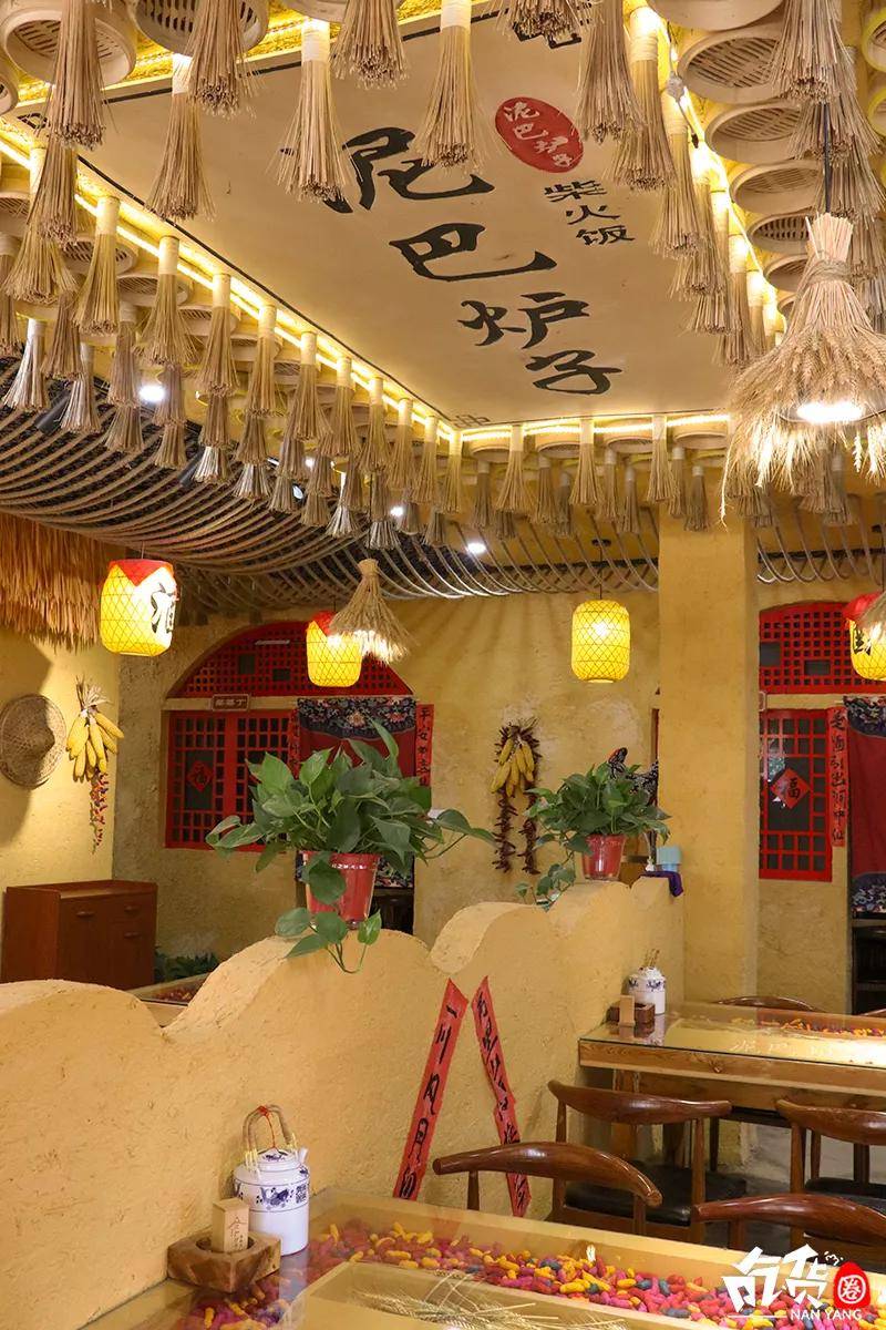 柴火饭,伴随着几代人的回忆,依稀记得烟囱中的炊烟,满屋子弥漫的香味.