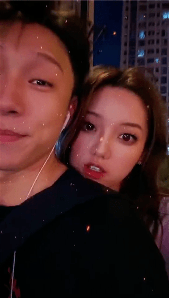 知名女星晒视频官宣恋情,辟谣男友是富二代传闻,两人有夫妻相