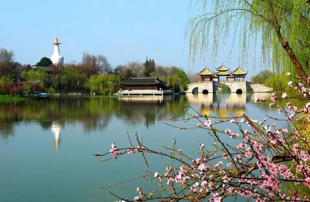 江南春景最美的地方，百亩梅花盛开适合春游，不是西湖值得一去