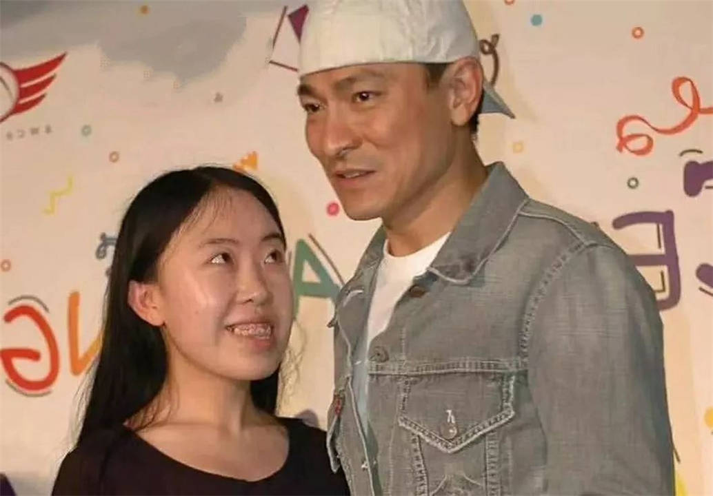 还记得刘德华粉丝杨丽娟吗父亲跳海14年后如今混成这样
