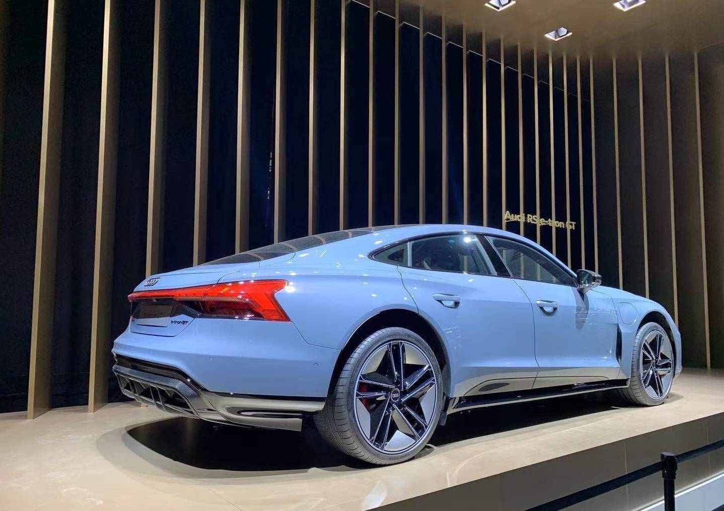 奥迪性能车曝光,3.3秒破百,又一辆高颜值轿跑