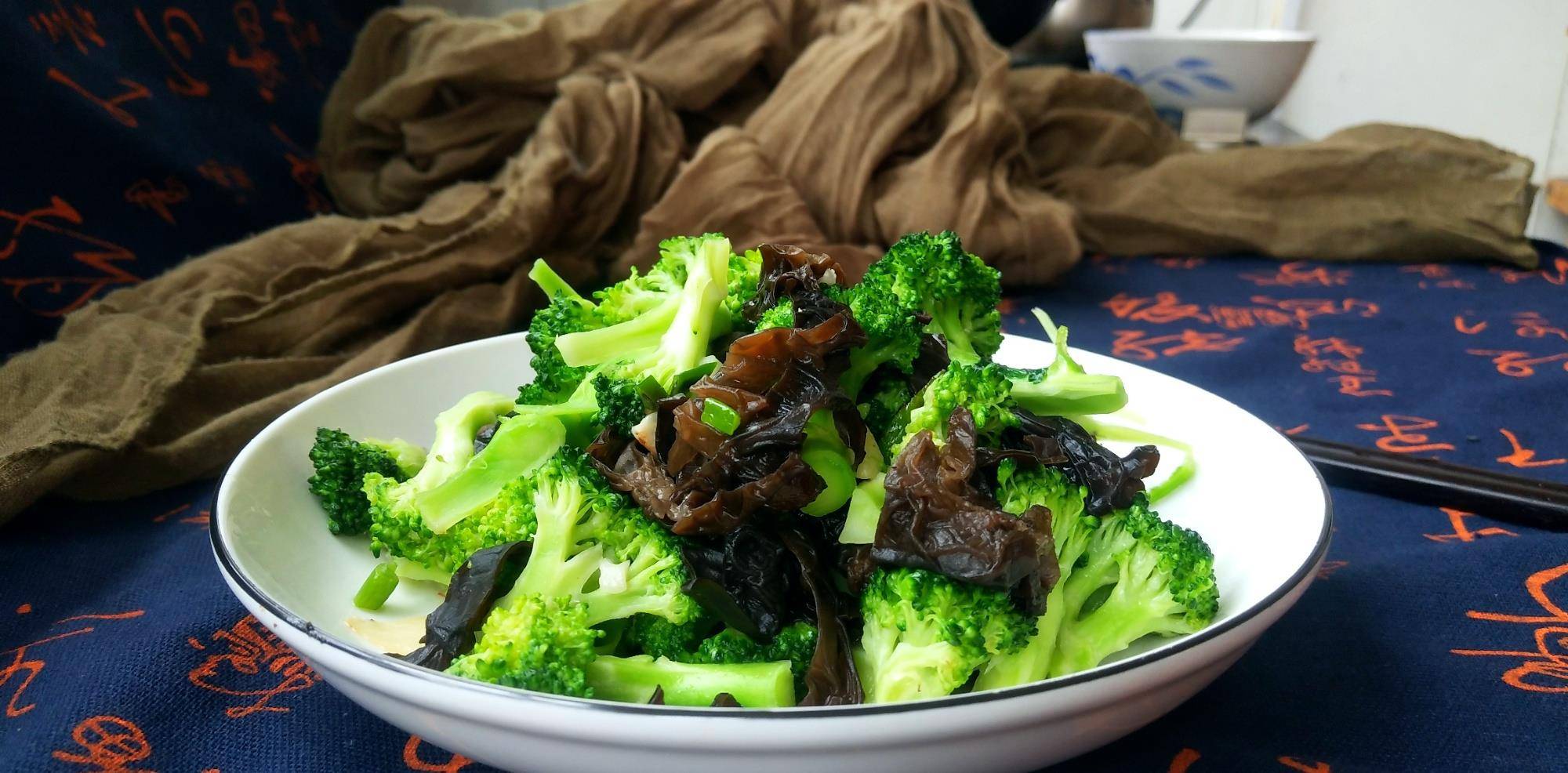 原创素炒西兰花,很多人忽略这1步,让素菜变成了荤菜