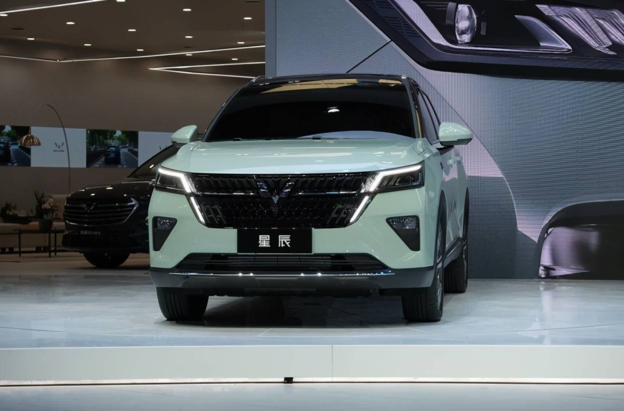 五菱银标新车亮相上海车展轴距275m或配15t不足7万起