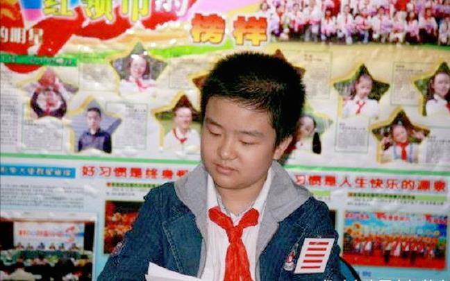 曾经的“五道杠少年”与“不屑弟”后来怎样?一个民办,一个哈佛_手机搜狐网