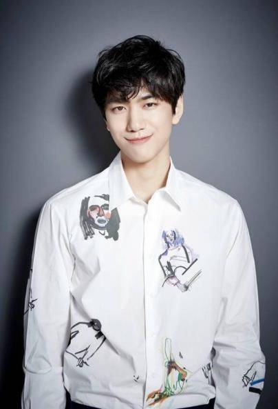 原创吻戏巨匠盛骏曾与裴秀智传绯闻却在兵役期自曝隐婚生子