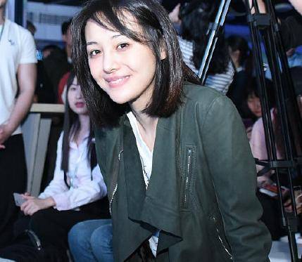 张恒昔日海外军装照曝光,抚养权案恐生变数,郑爽还不能掉以轻心