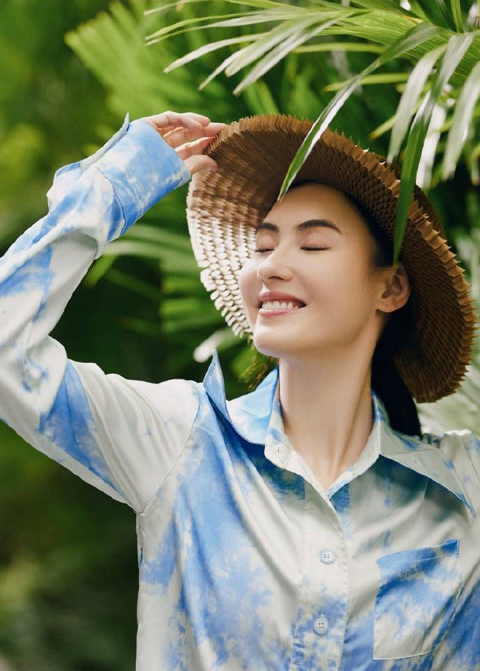 美貌丝毫没变张柏芝时隔22年再拍任何天气写真