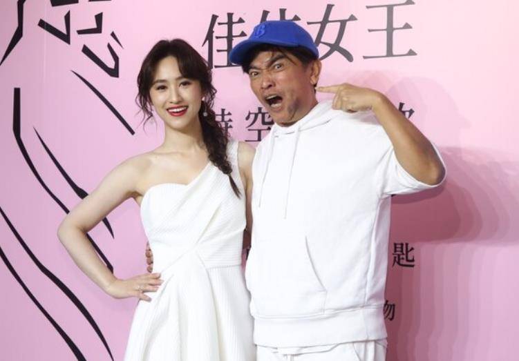 原创吴宗宪出席活动当众亲吻30岁女儿脸颊花近10万种牙后脸部肿胀