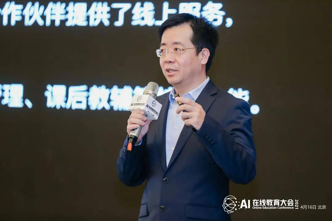 飞博教育科技董事 副总裁兼cto罗文勇