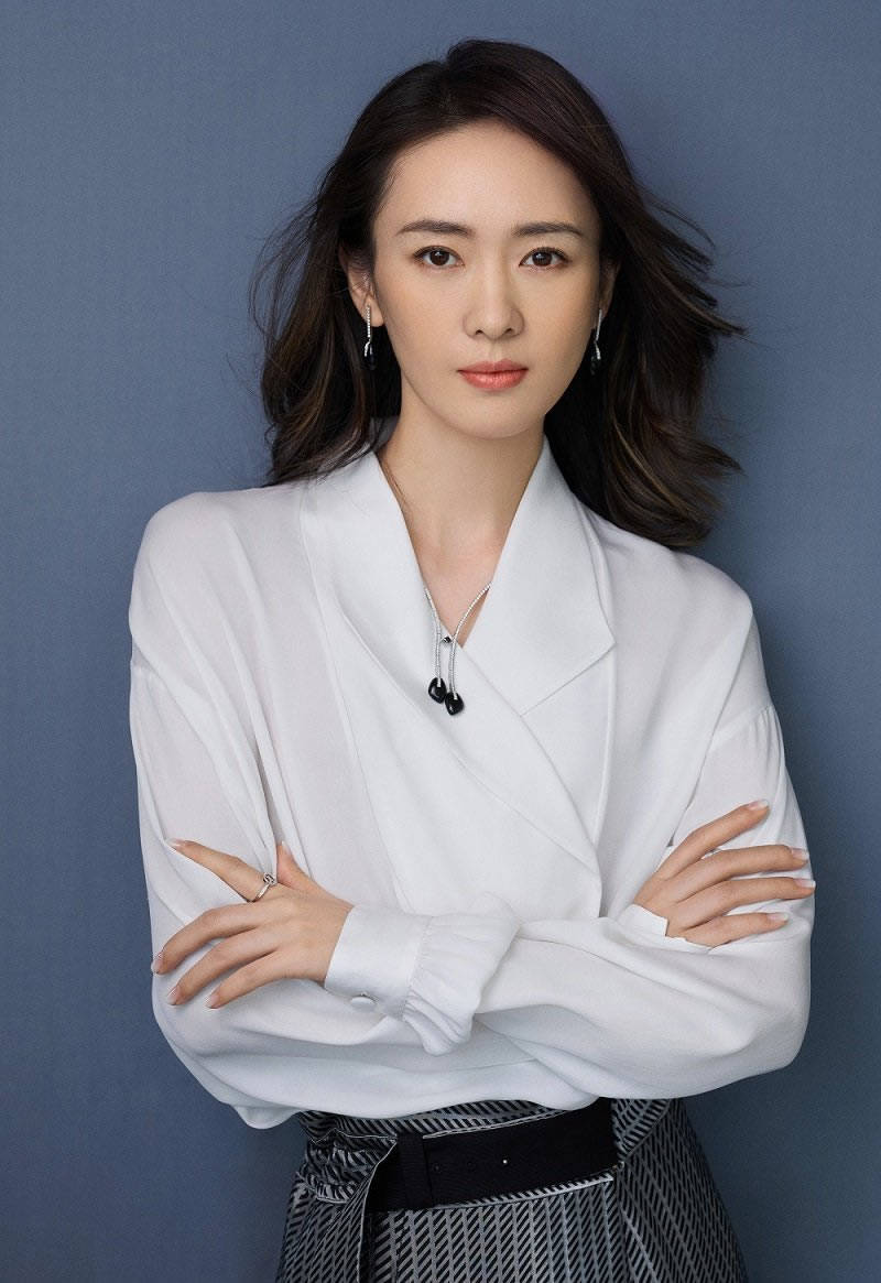 阿玛尼是什么档次的牌子 男装女装皮具是顶级的 手表则是中档的 包包