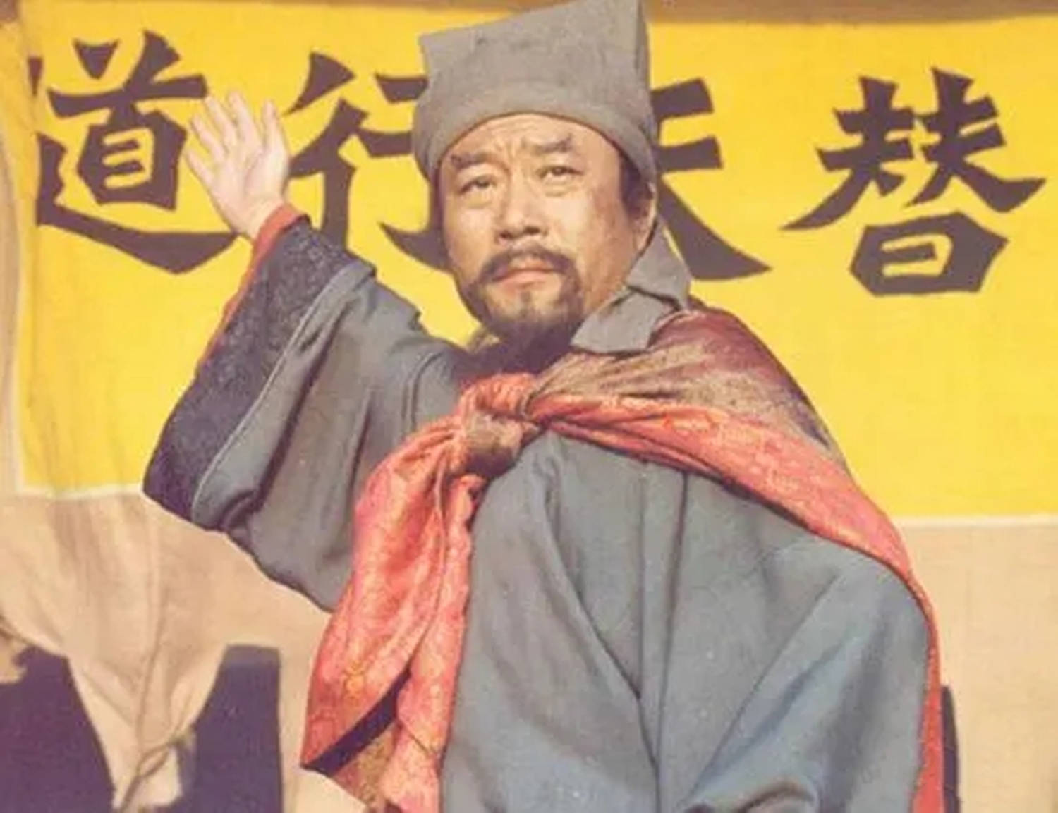 同样是拍潘金莲开窗，98版《水浒传》和11版《水浒传》，差距在哪