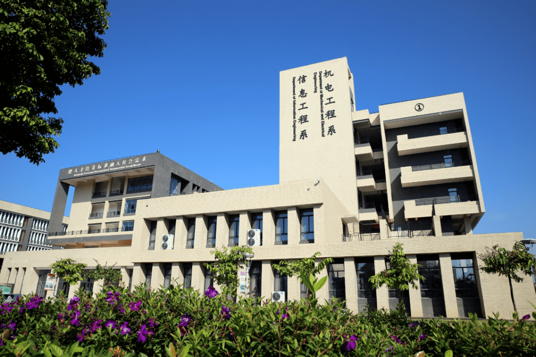 办学条件优越,分为2个校区,东城校区位于东城区莞龙路,职教城校区位于