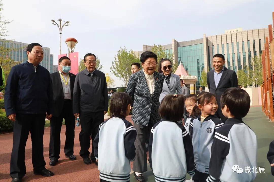 中国关心下一代工作委员会主任顾秀莲到北辰区视察
