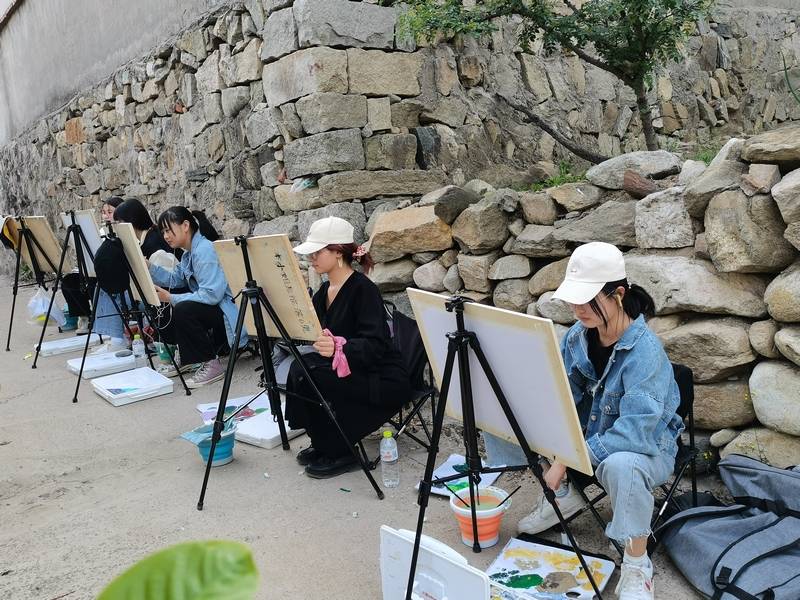 大洼写生基地是全国著名的写生基地,这里的每处山水,建筑及风土人情等