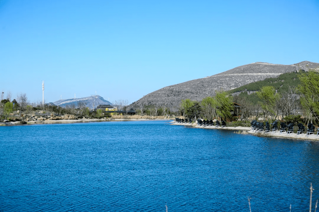 尼山圣水湖图片