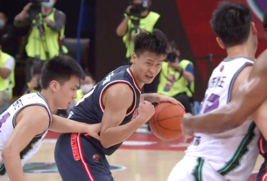 赛前高诗岩和赵睿有一次互动,高诗岩"吹牛"告诉赵睿:你们先去国家队打