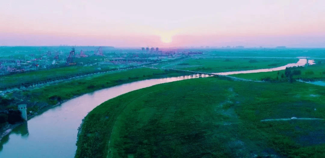 2020全年区域新增城市绿化面积77万㎡,万亩泾河国家生态湿地公园及200