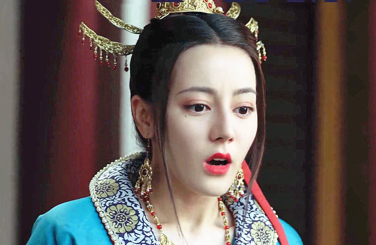 预告中李长歌却以漠北郡主的身份出现在大漠会盟上,按照原著中的描述