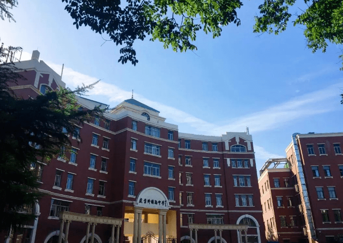 郑州惠民中学隶属于郑州市回民中学教育集团.